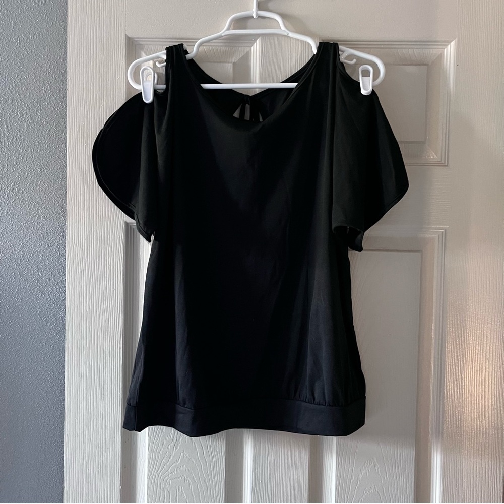 Basic black cold shoulder top w/ tie back.